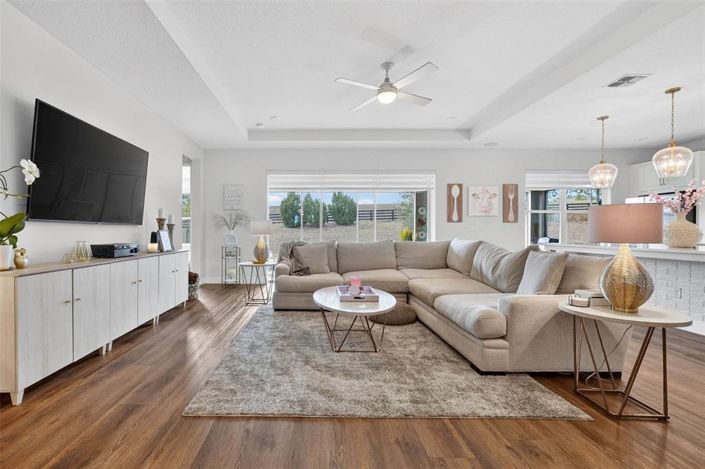 Image No.10-3 Bed House for sale