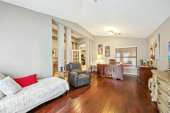 Image No.10-3 Bed House for sale