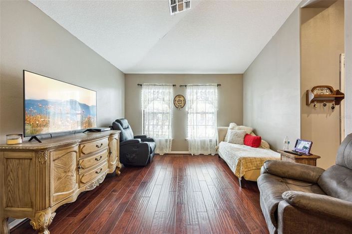 Image No.12-3 Bed House for sale