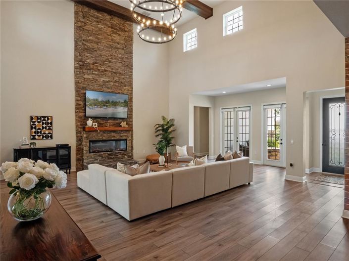 Image No.10-6 Bed House for sale