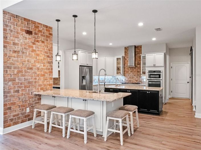 Image No.18-6 Bed House for sale