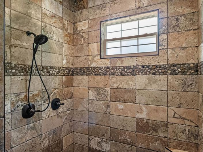 Image No.31-6 Bed House for sale