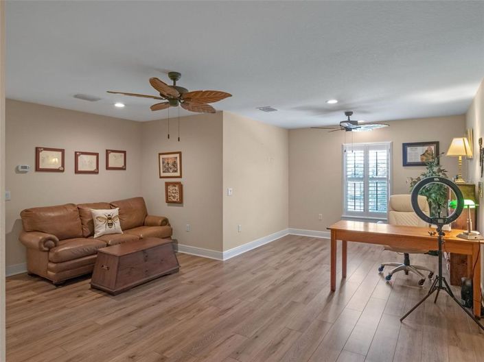 Image No.34-6 Bed House for sale