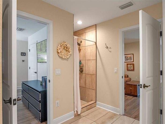 Image No.40-6 Bed House for sale