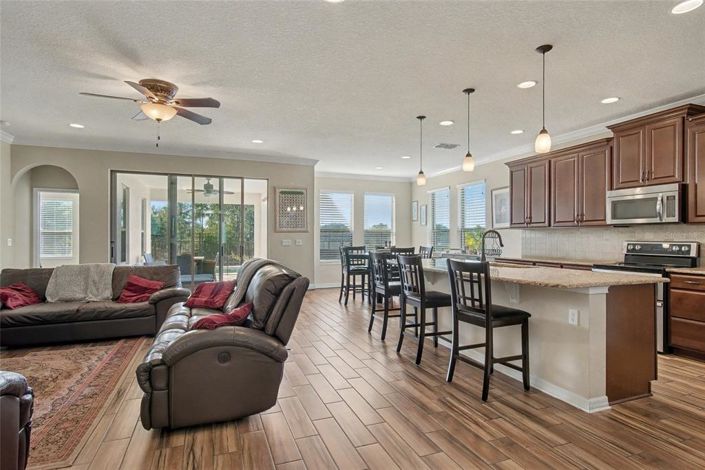 Image No.11-5 Bed House for sale