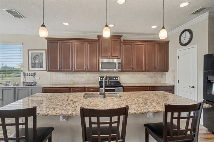 Image No.8-5 Bed House for sale