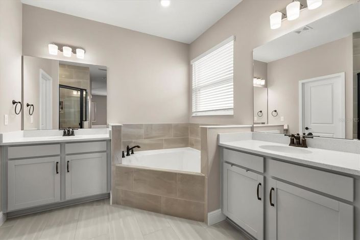 Image No.14-4 Bed House for sale