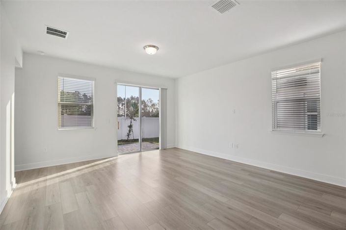 Image No.10-4 Bed Townhouse for sale