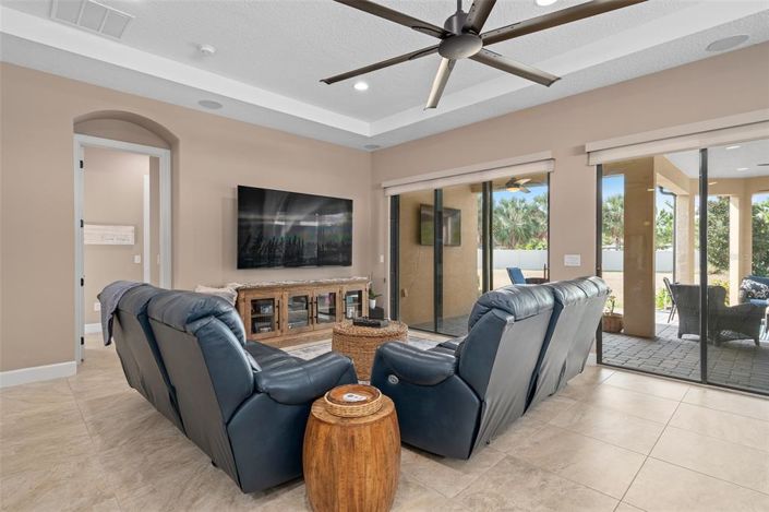 Image No.13-2 Bed House for sale