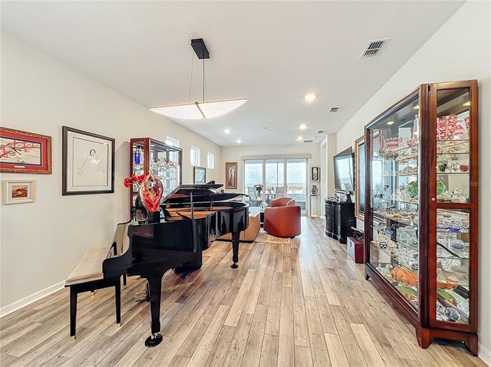 Image No.17-3 Bed House for sale