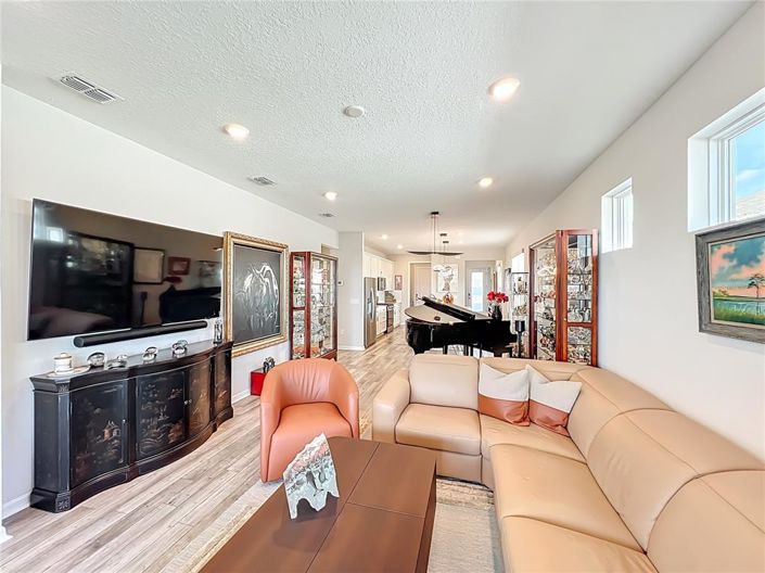 Image No.19-3 Bed House for sale