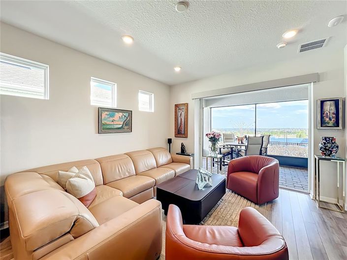 Image No.21-3 Bed House for sale