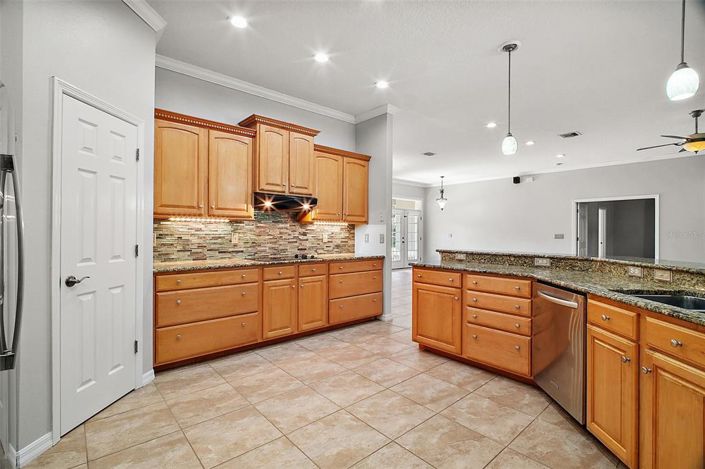 Image No.16-4 Bed House for sale