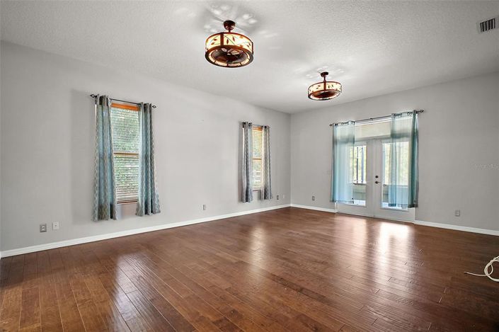 Image No.19-4 Bed House for sale