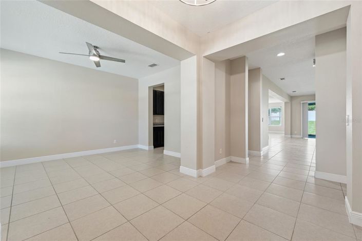 Image No.16-6 Bed House for sale