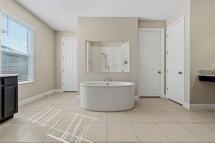 Image No.23-6 Bed House for sale