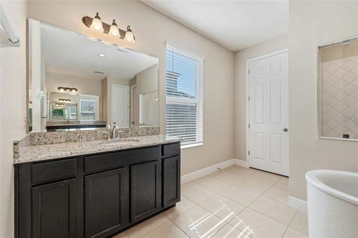 Image No.24-6 Bed House for sale