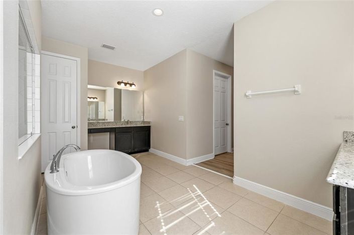 Image No.25-6 Bed House for sale