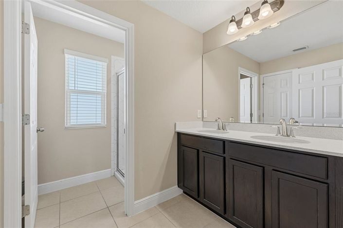 Image No.36-6 Bed House for sale