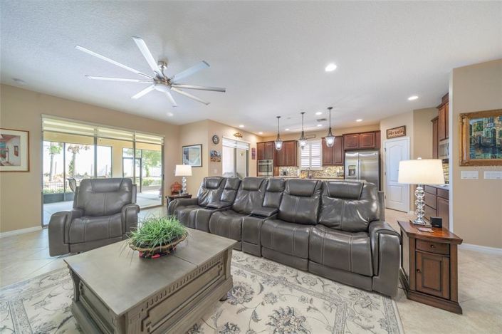 Image No.8-3 Bed House for sale