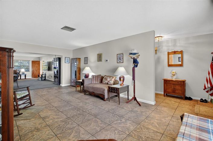 Image No.25-4 Bed House for sale