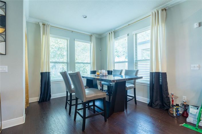 Image No.8-4 Bed House for sale