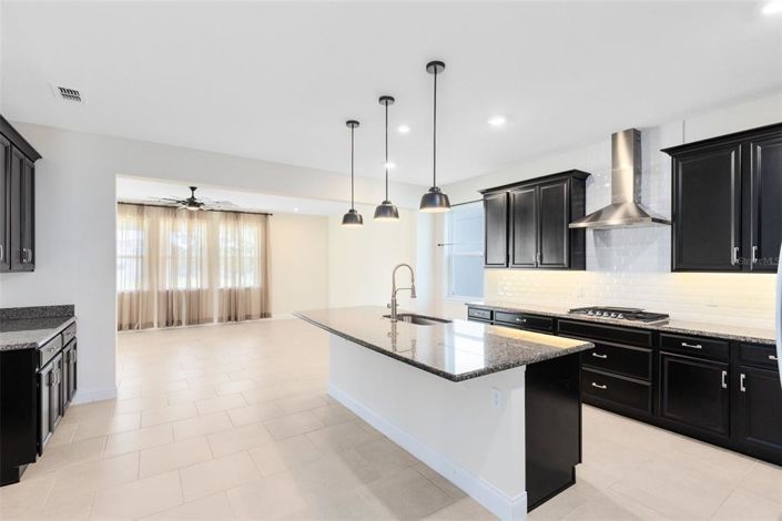 Image No.5-5 Bed House for sale