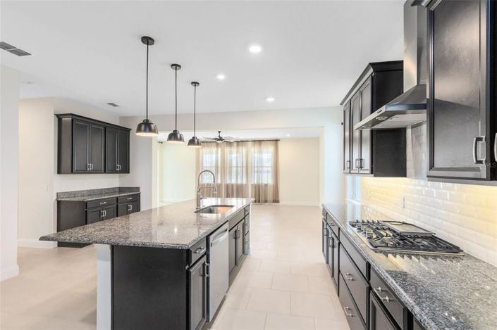 Image No.6-5 Bed House for sale