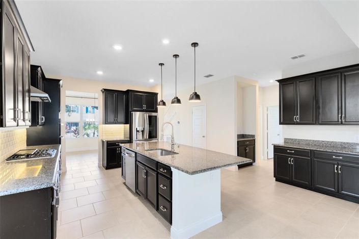 Image No.7-5 Bed House for sale