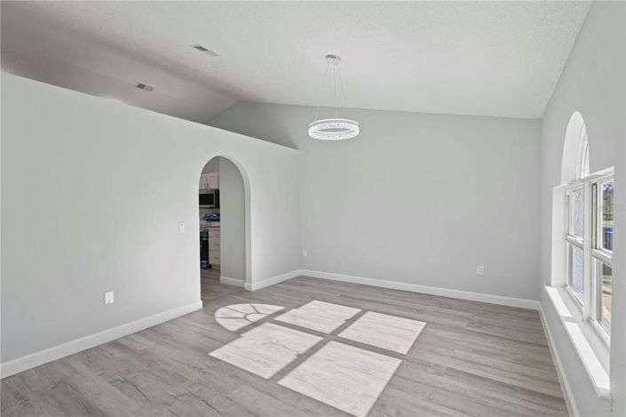 Image No.10-3 Bed House for sale