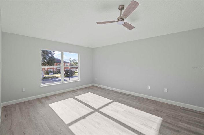 Image No.18-3 Bed House for sale