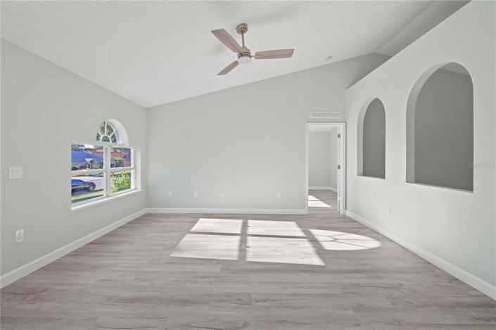 Image No.37-3 Bed House for sale