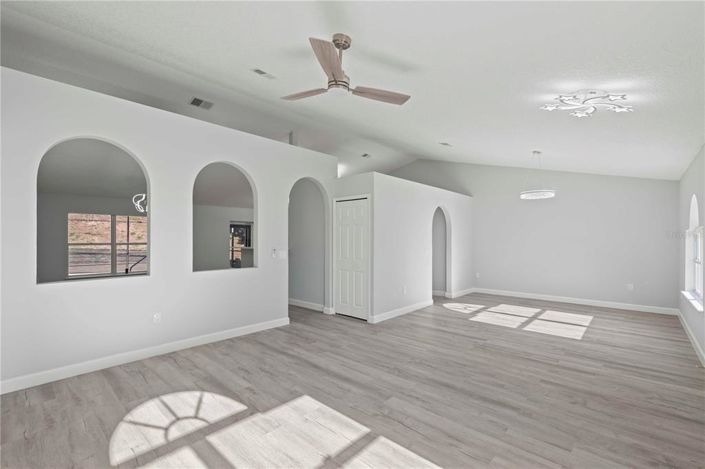 Image No.7-3 Bed House for sale