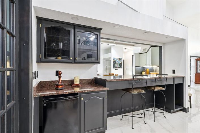 Image No.17-4 Bed House for sale