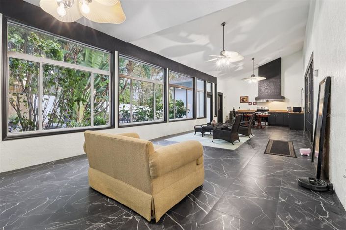 Image No.26-4 Bed House for sale