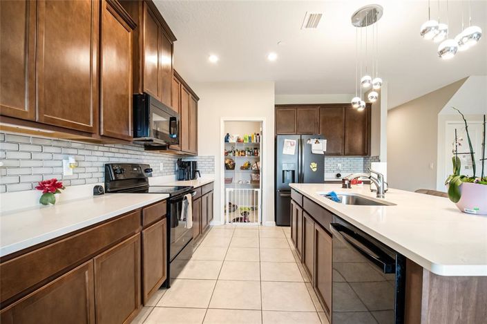 Image No.16-3 Bed Townhouse for sale