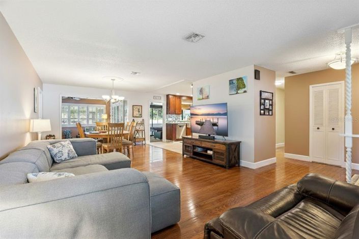Image No.15-3 Bed House for sale
