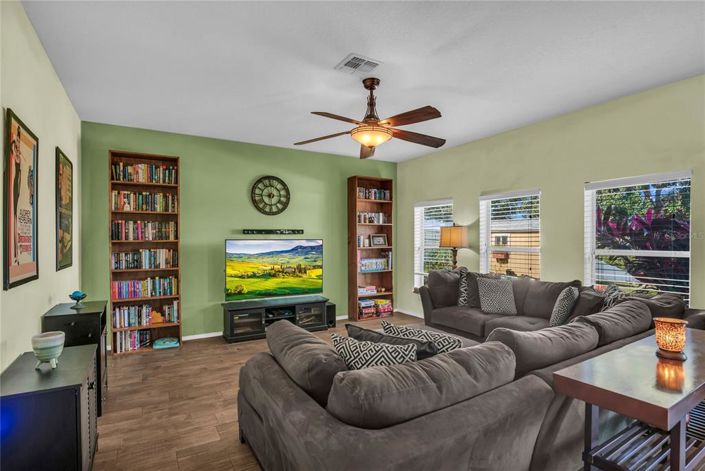 Image No.17-4 Bed House for sale