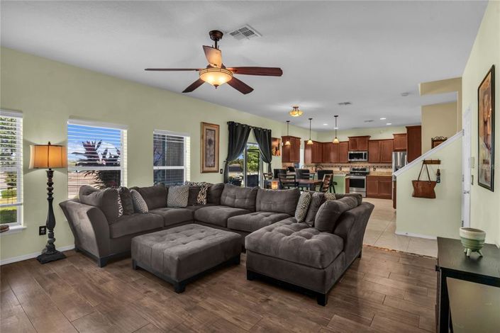 Image No.19-4 Bed House for sale