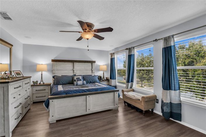 Image No.25-4 Bed House for sale