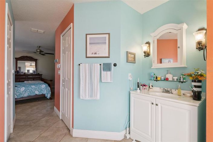 Image No.26-4 Bed House for sale