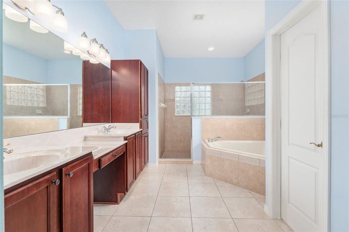 Image No.38-5 Bed House for sale