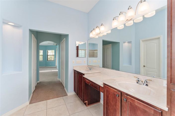 Image No.42-5 Bed House for sale