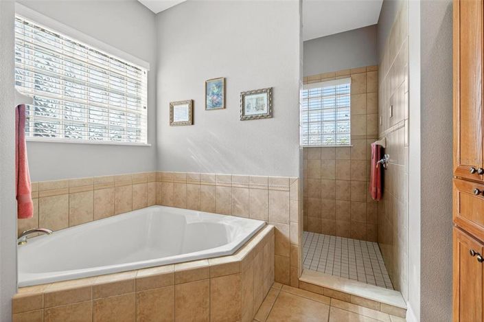 Image No.26-5 Bed House for sale