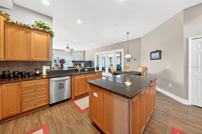 Image No.33-5 Bed House for sale