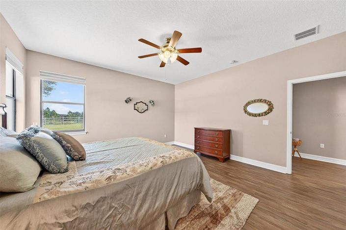 Image No.54-5 Bed House for sale