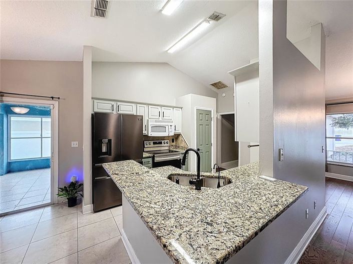 Image No.10-3 Bed House for sale