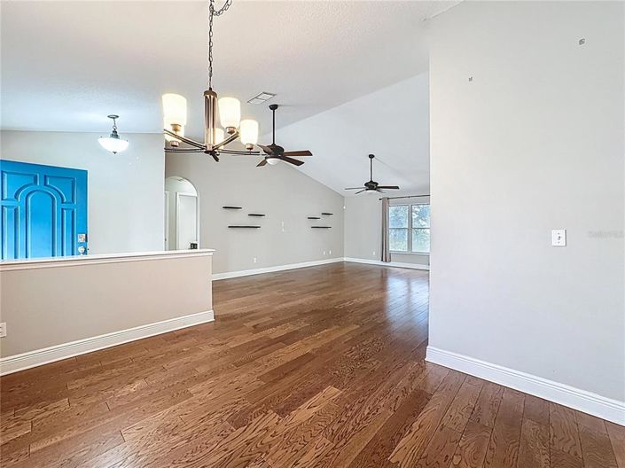 Image No.17-3 Bed House for sale