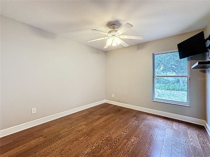 Image No.32-3 Bed House for sale