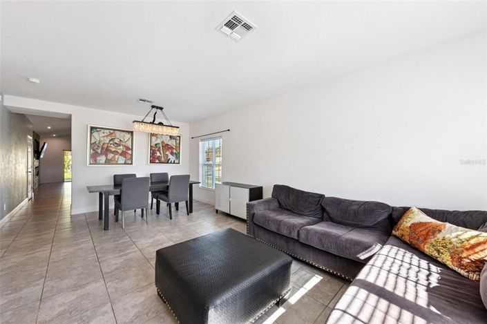 Image No.2-4 Bed House for sale